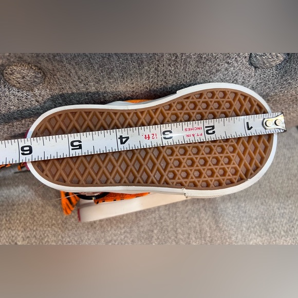 Brand new! Toddler Tiger Shark Vans size 5.5 - Velcro strap - Picture 8 of 8
